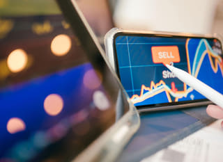 Analisis opsi Bitcoin, Ethereum, dan forex oleh seorang trader multi-pasar